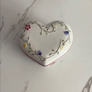Johnson Brothers Heart-Shaped Floral Box - White, Pink, Green, Yellow, Blue